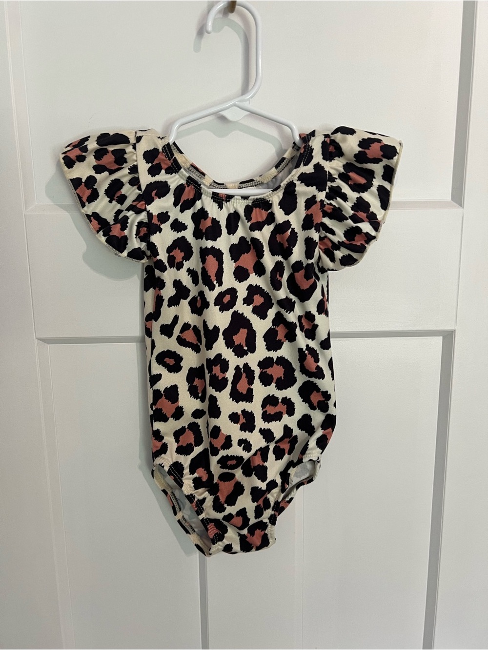 Mila & Rose Leopard Print Flutter-Sleeve Baby bodysuit in leopard print - Picture 1 of 3